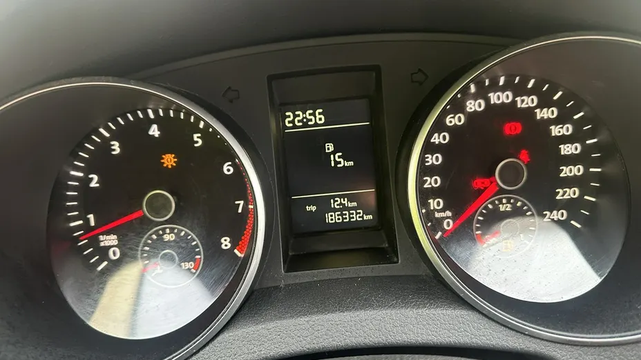 VOLKSWAGEN Golf -