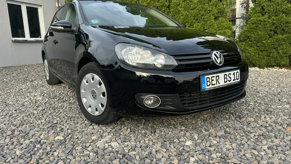 VOLKSWAGEN Golf -
