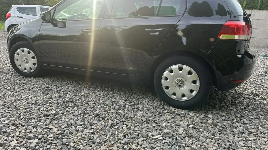 VOLKSWAGEN Golf -
