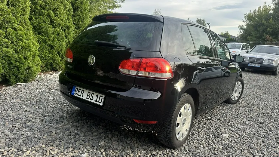 VOLKSWAGEN Golf -
