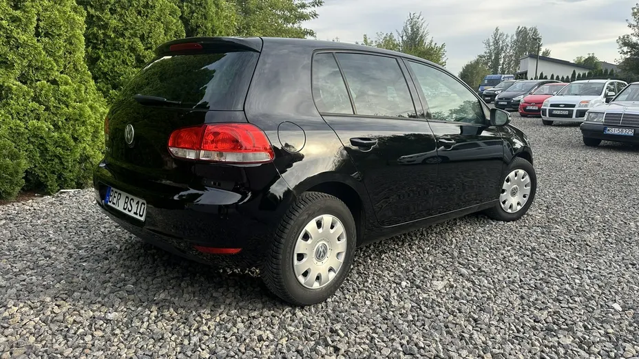 VOLKSWAGEN Golf -