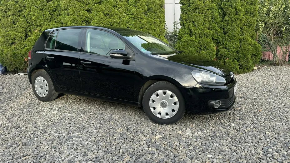 VOLKSWAGEN Golf -