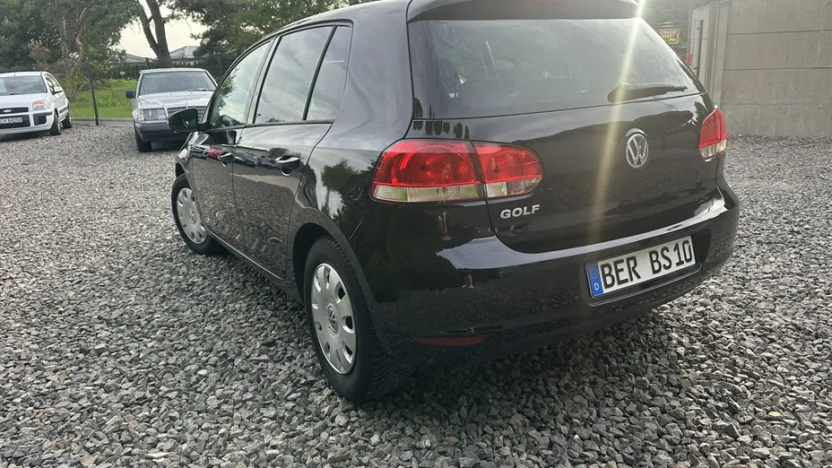 VOLKSWAGEN Golf -