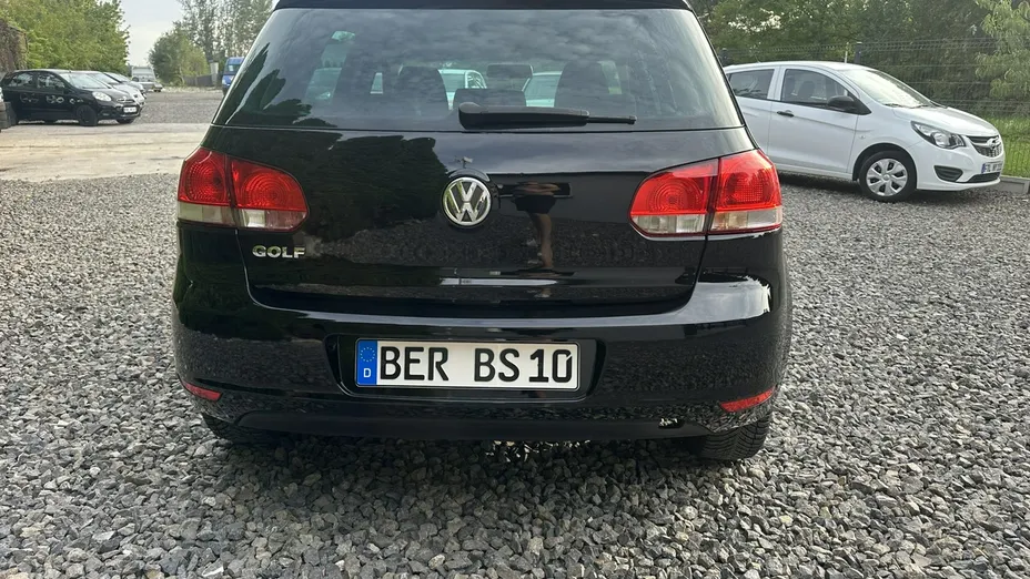 VOLKSWAGEN Golf -