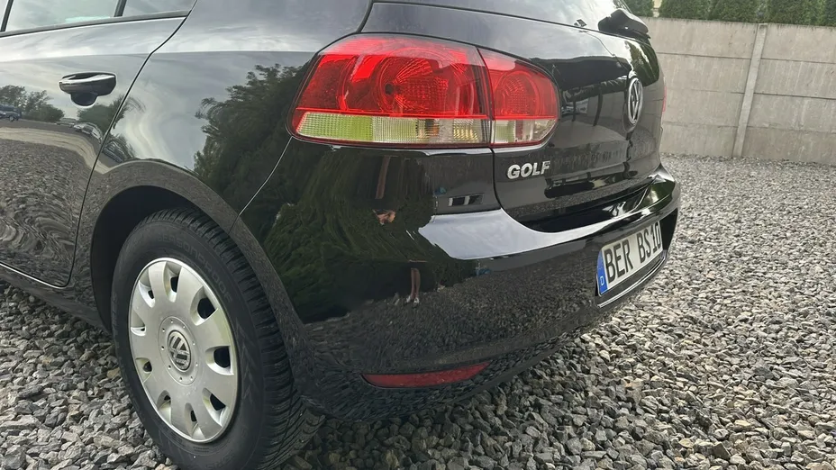 VOLKSWAGEN Golf -