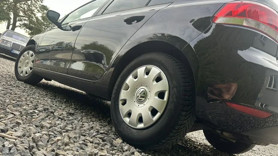 VOLKSWAGEN Golf -