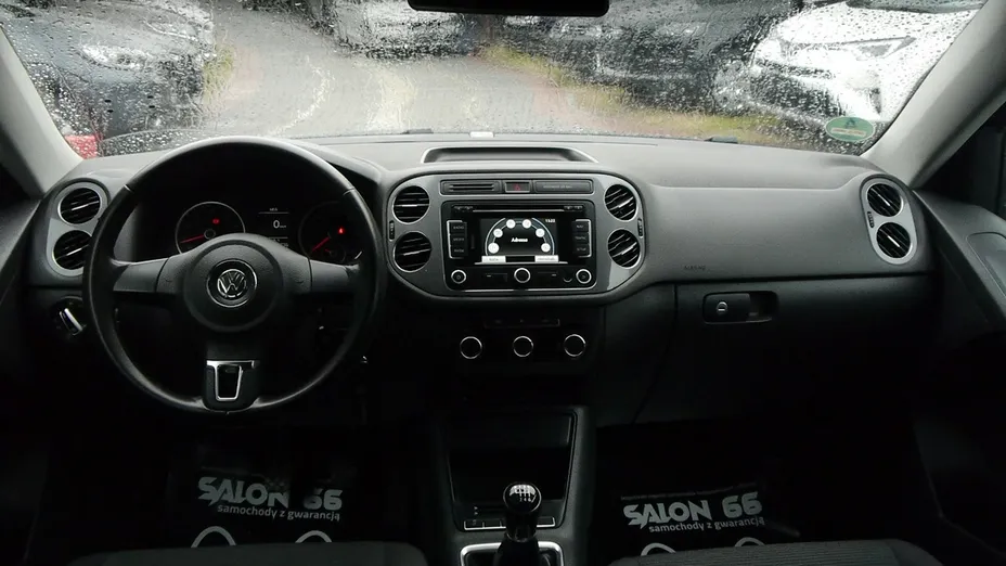 VOLKSWAGEN Tiguan -