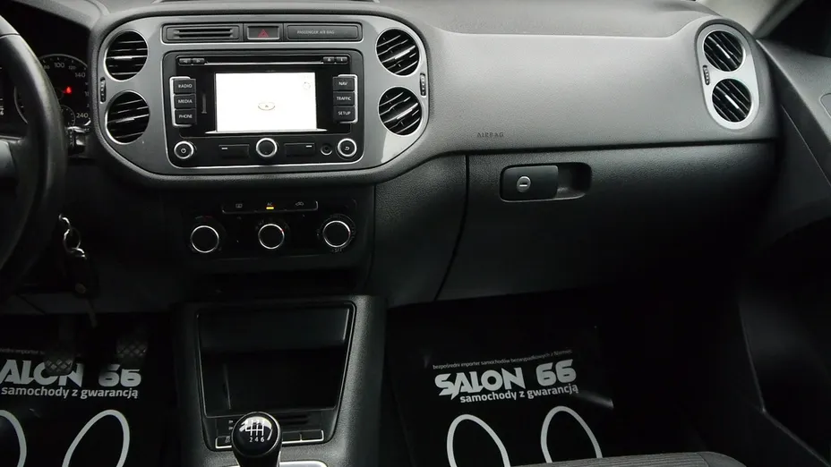 VOLKSWAGEN Tiguan -