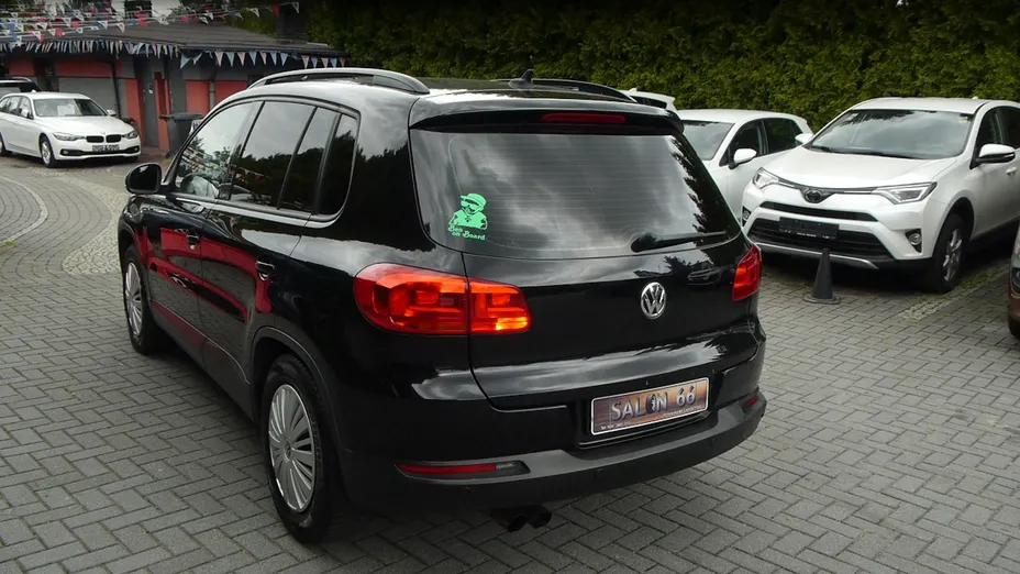 VOLKSWAGEN Tiguan -
