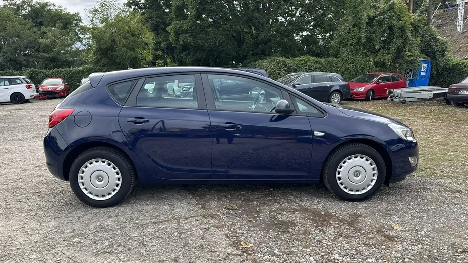 OPEL Astra -
