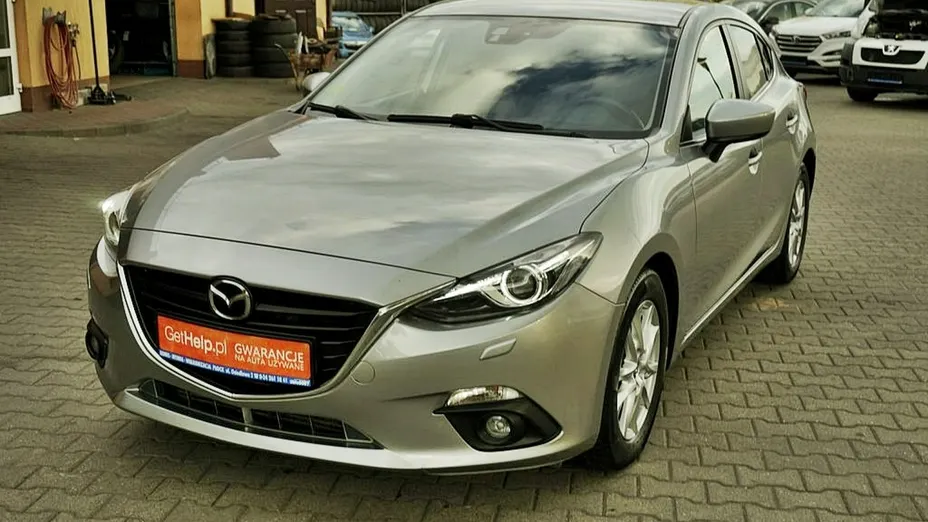 MAZDA 3 -
