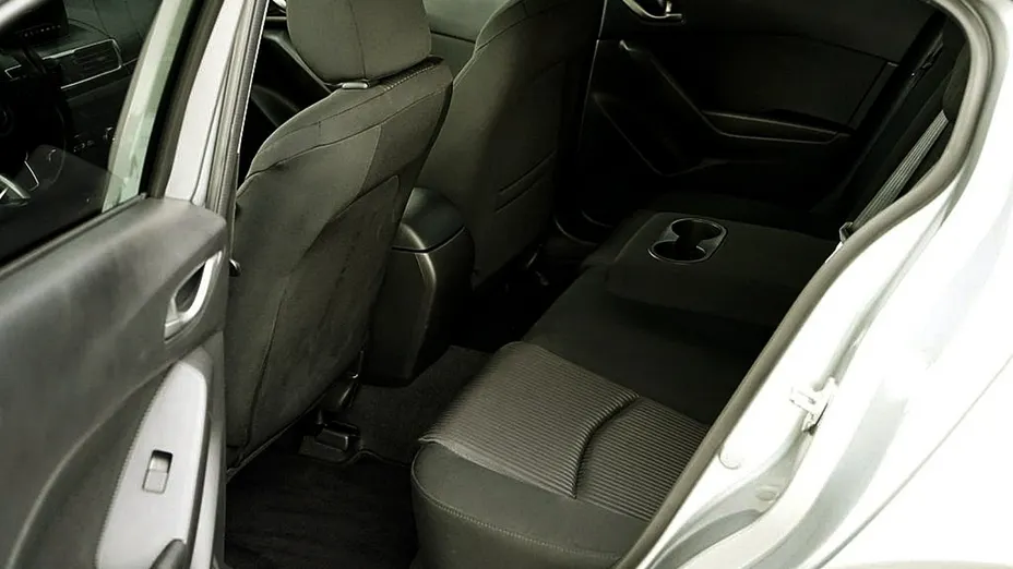 MAZDA 3 -