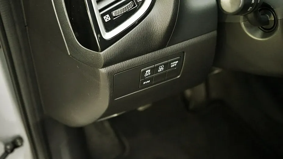 MAZDA 3 -