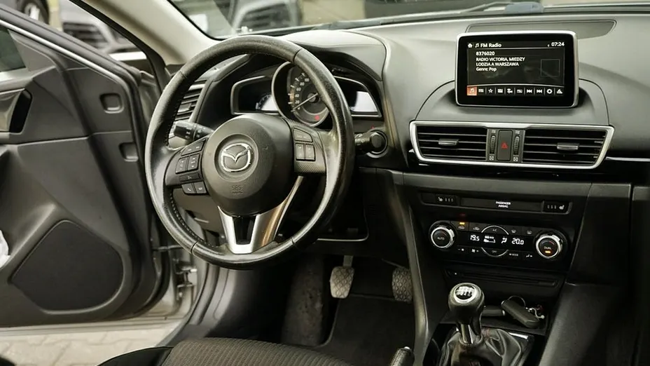 MAZDA 3 -