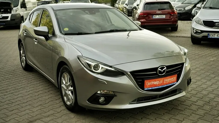 MAZDA 3 -