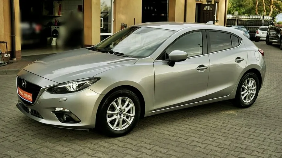 MAZDA 3 -