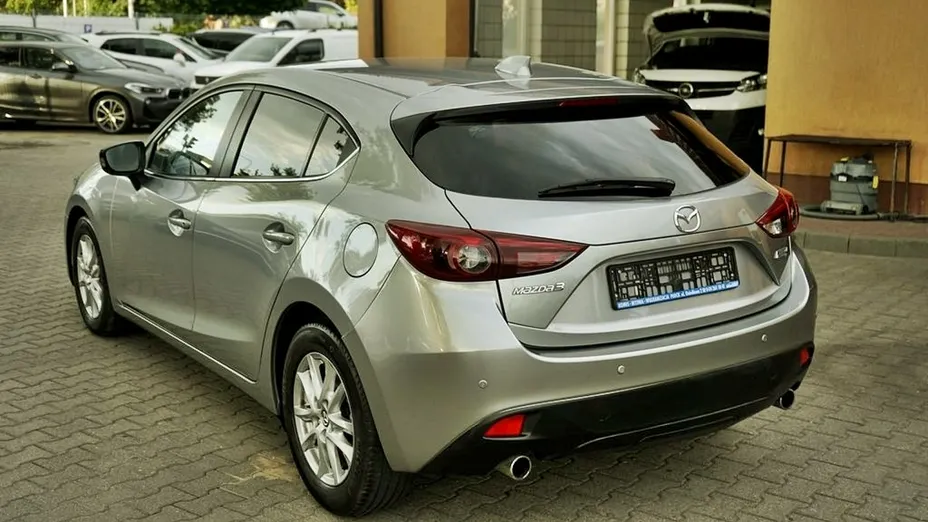 MAZDA 3 -