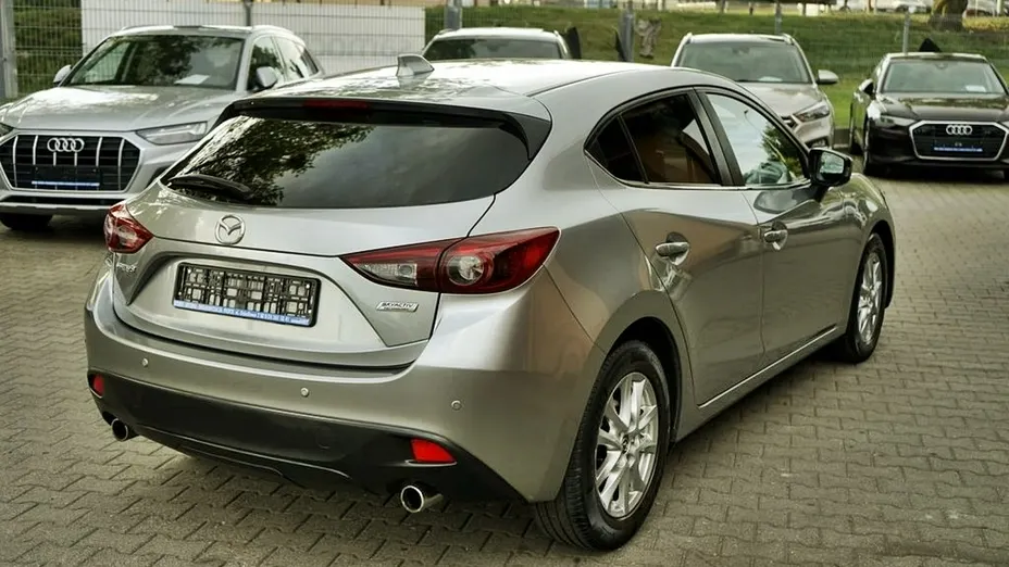 MAZDA 3 -