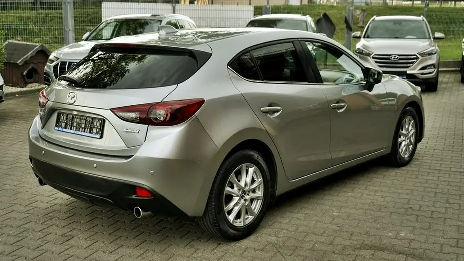 MAZDA 3 -
