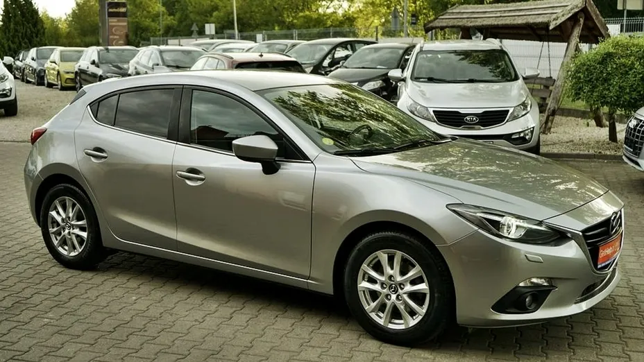 MAZDA 3 -