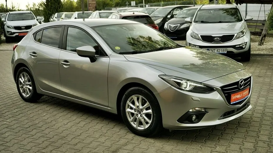 MAZDA 3 -