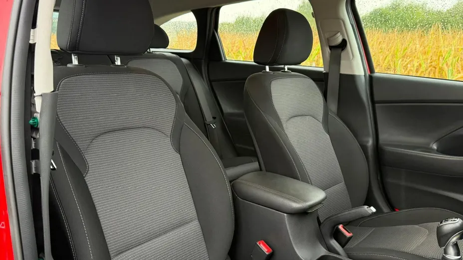 HYUNDAI i30 -