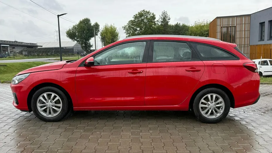 HYUNDAI i30 -