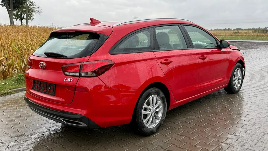 HYUNDAI i30 -