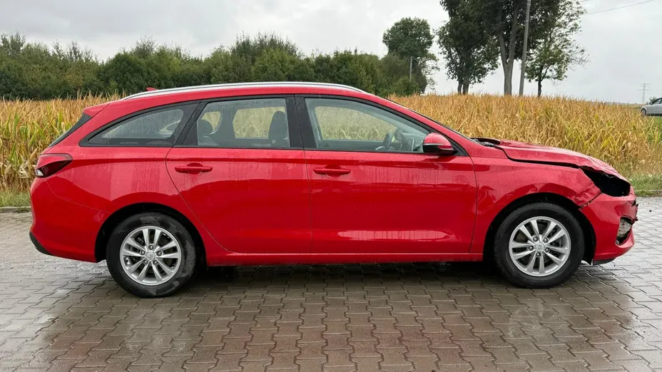 HYUNDAI i30 -