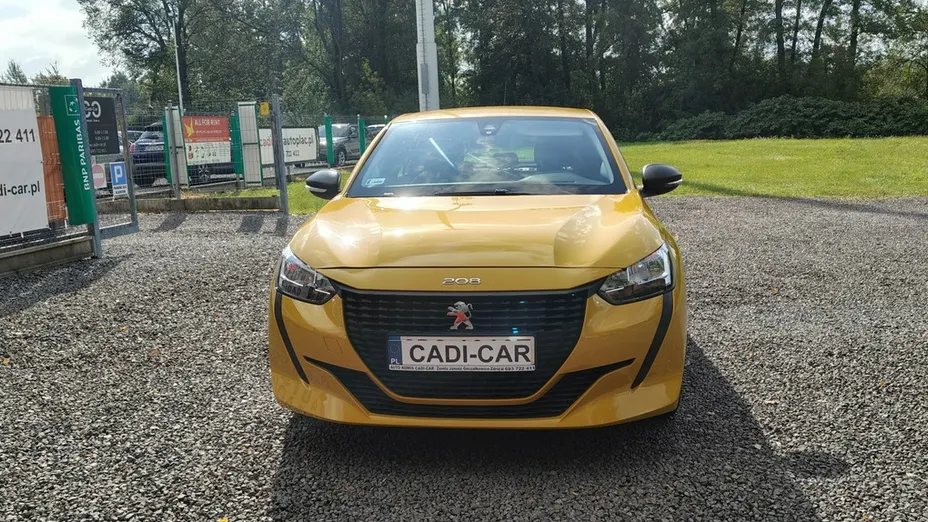 PEUGEOT 208 -