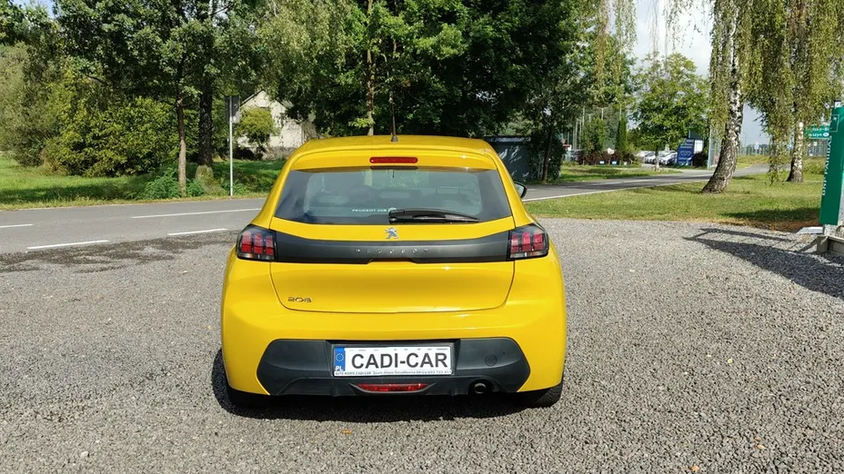 PEUGEOT 208 -