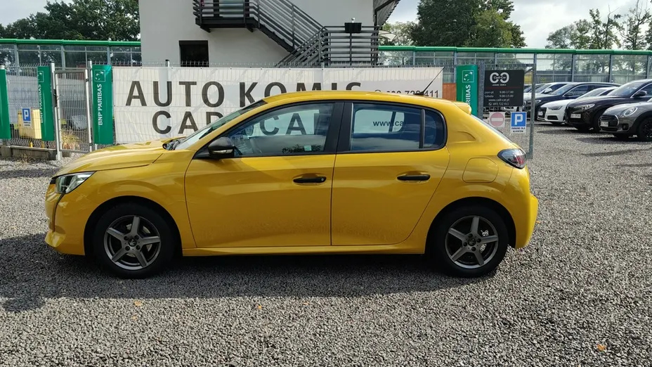 PEUGEOT 208 -