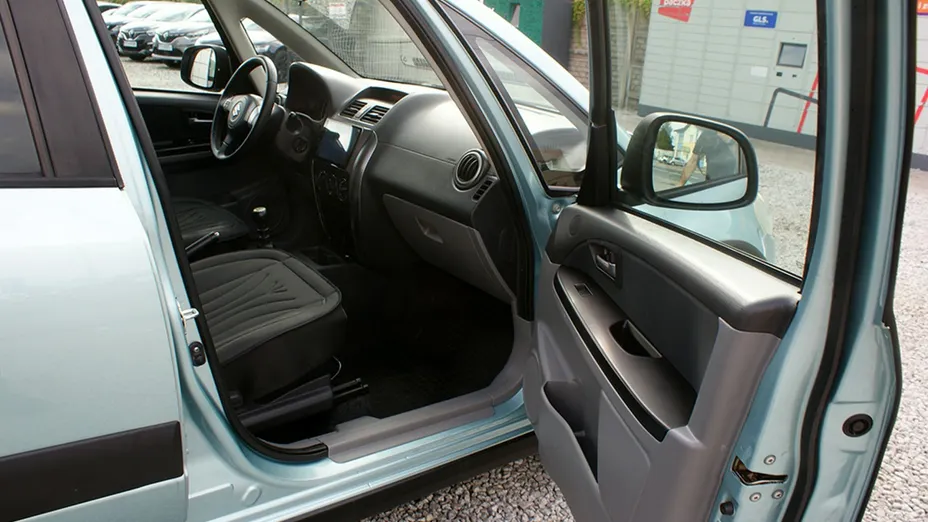 SUZUKI SX4 -
