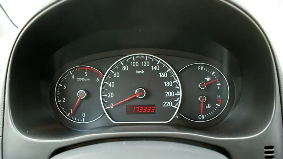 SUZUKI SX4 -