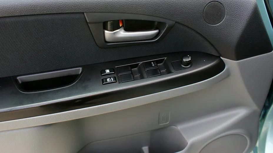 SUZUKI SX4 -