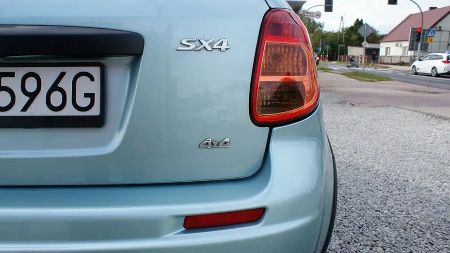 SUZUKI SX4 -