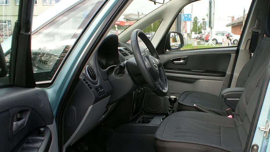 SUZUKI SX4 -