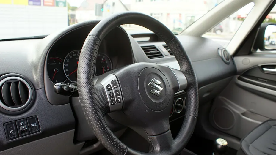 SUZUKI SX4 -
