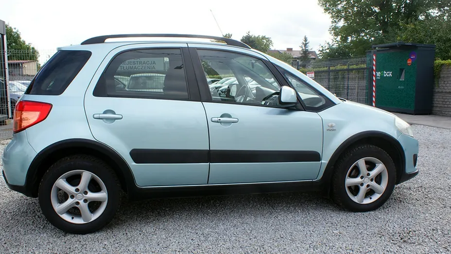 SUZUKI SX4 -