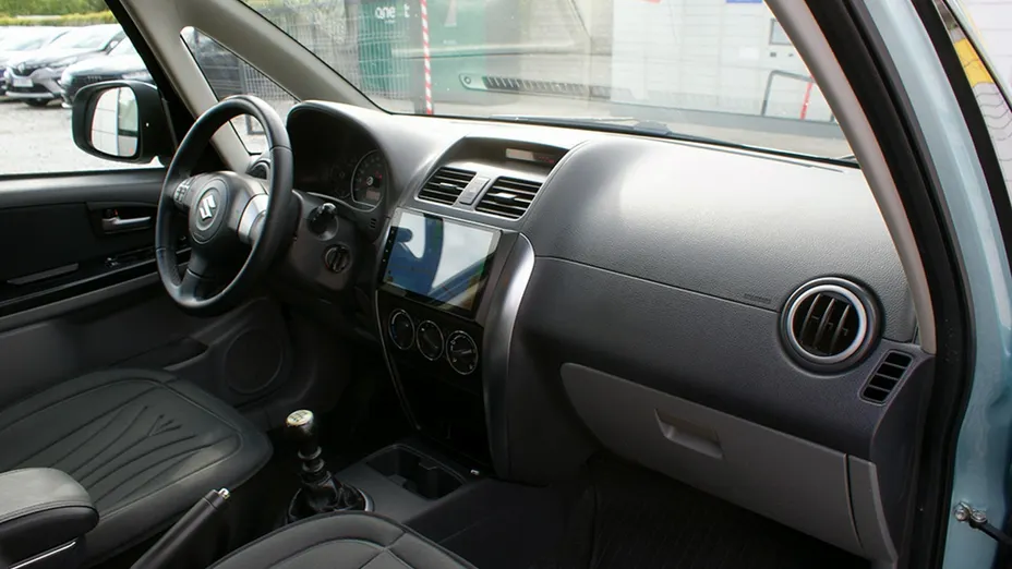 SUZUKI SX4 -
