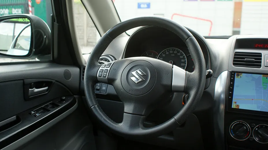 SUZUKI SX4 -