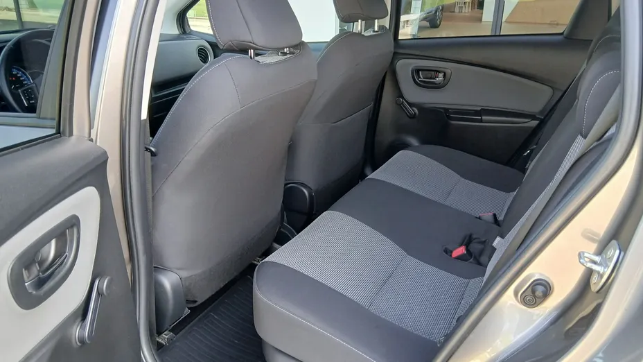 TOYOTA Yaris -