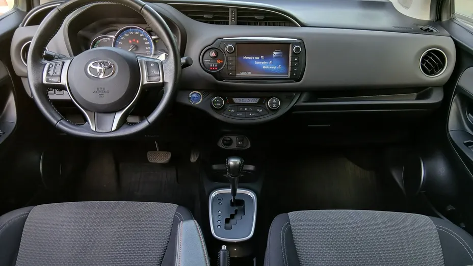 TOYOTA Yaris -