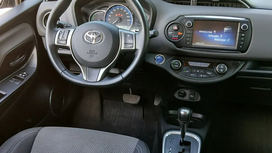 TOYOTA Yaris -