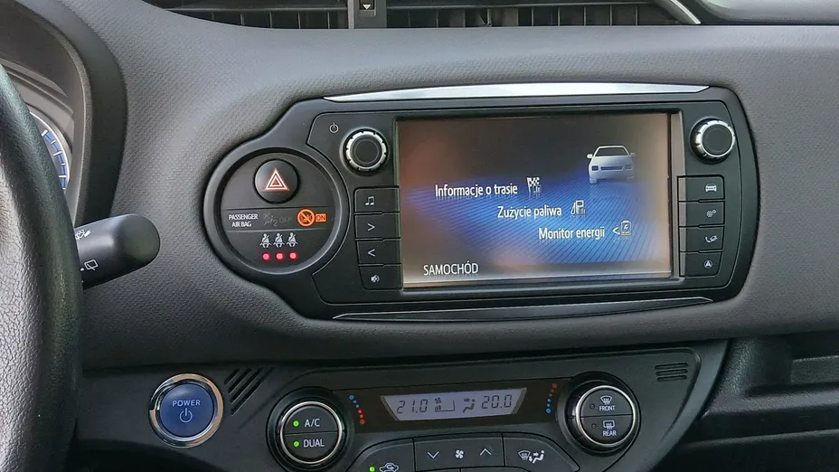 TOYOTA Yaris -