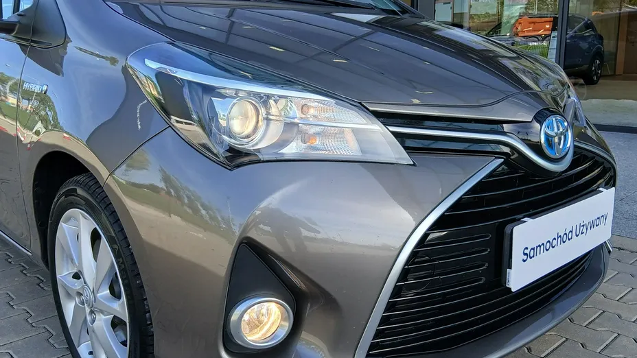 TOYOTA Yaris -