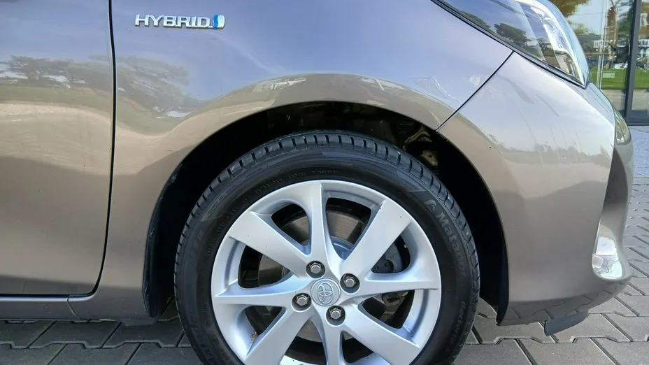 TOYOTA Yaris -
