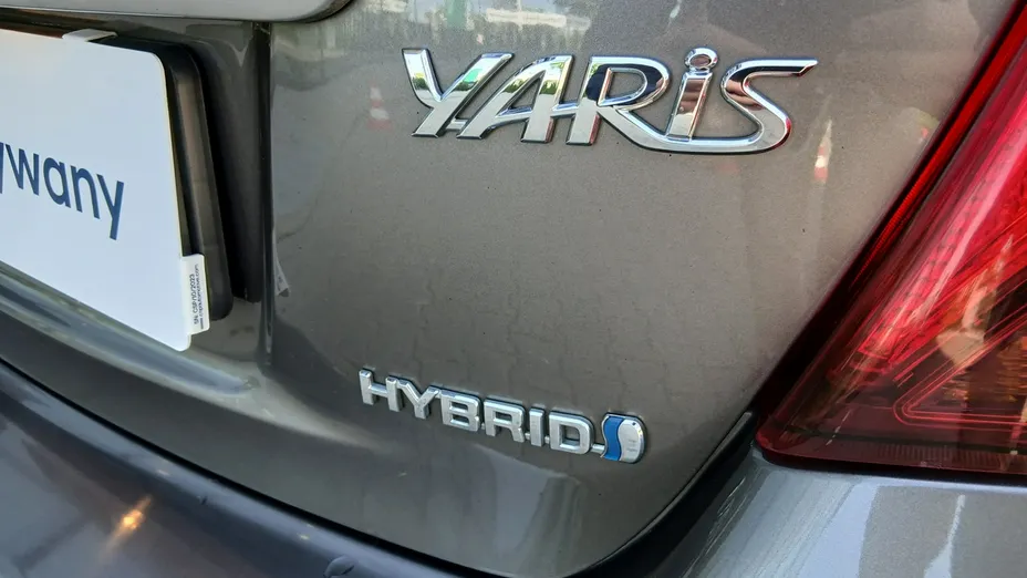 TOYOTA Yaris -