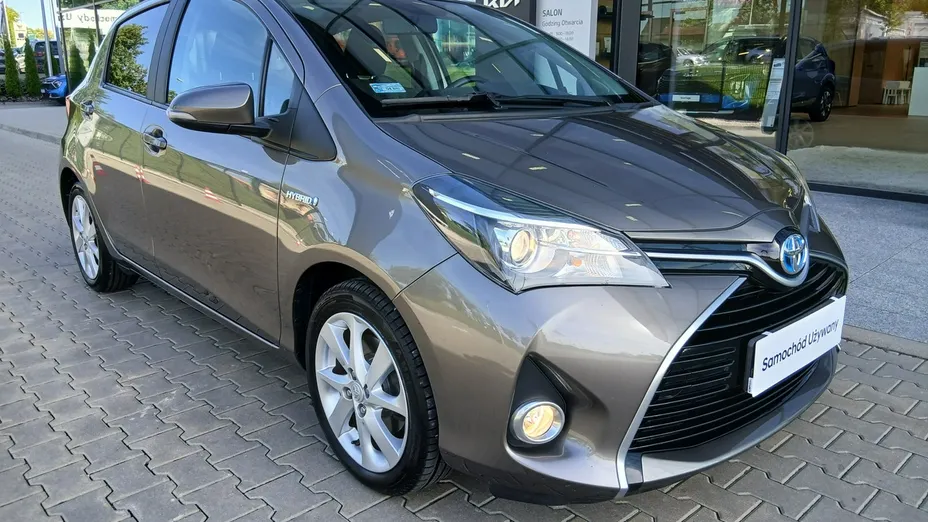 TOYOTA Yaris -