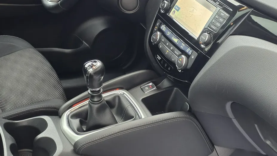 NISSAN Qashqai -